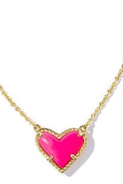 KENDRA SCOTT ARI HEART SHORT PENDANT ~ Gold