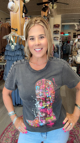BOOTS TEE