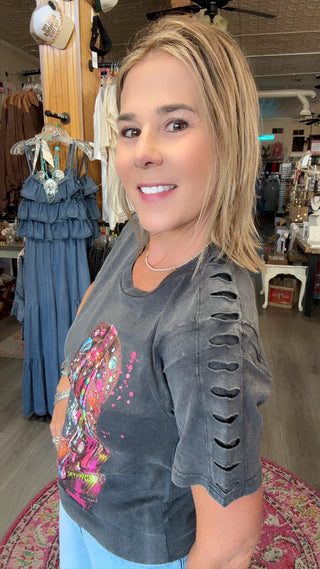 BOOTS TEE