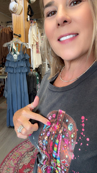 BOOTS TEE