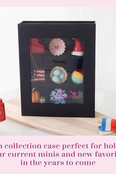 NORA FLEMING KEEPSAKE BOX HOLDS 9 MINIS The Velvet Angel