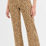 A pair of leopard print mid-rise ankle slim straight pants.