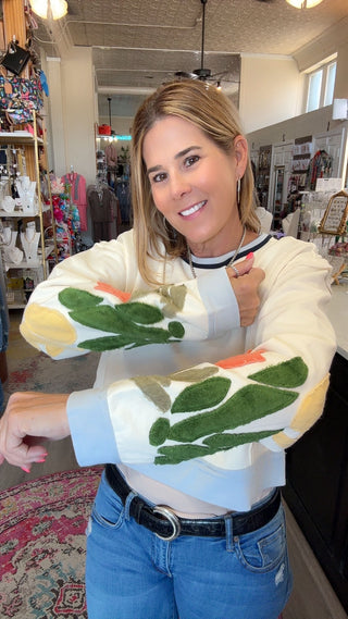 BRINN FLOWER SLEEVE SWEATSHIRT 96057